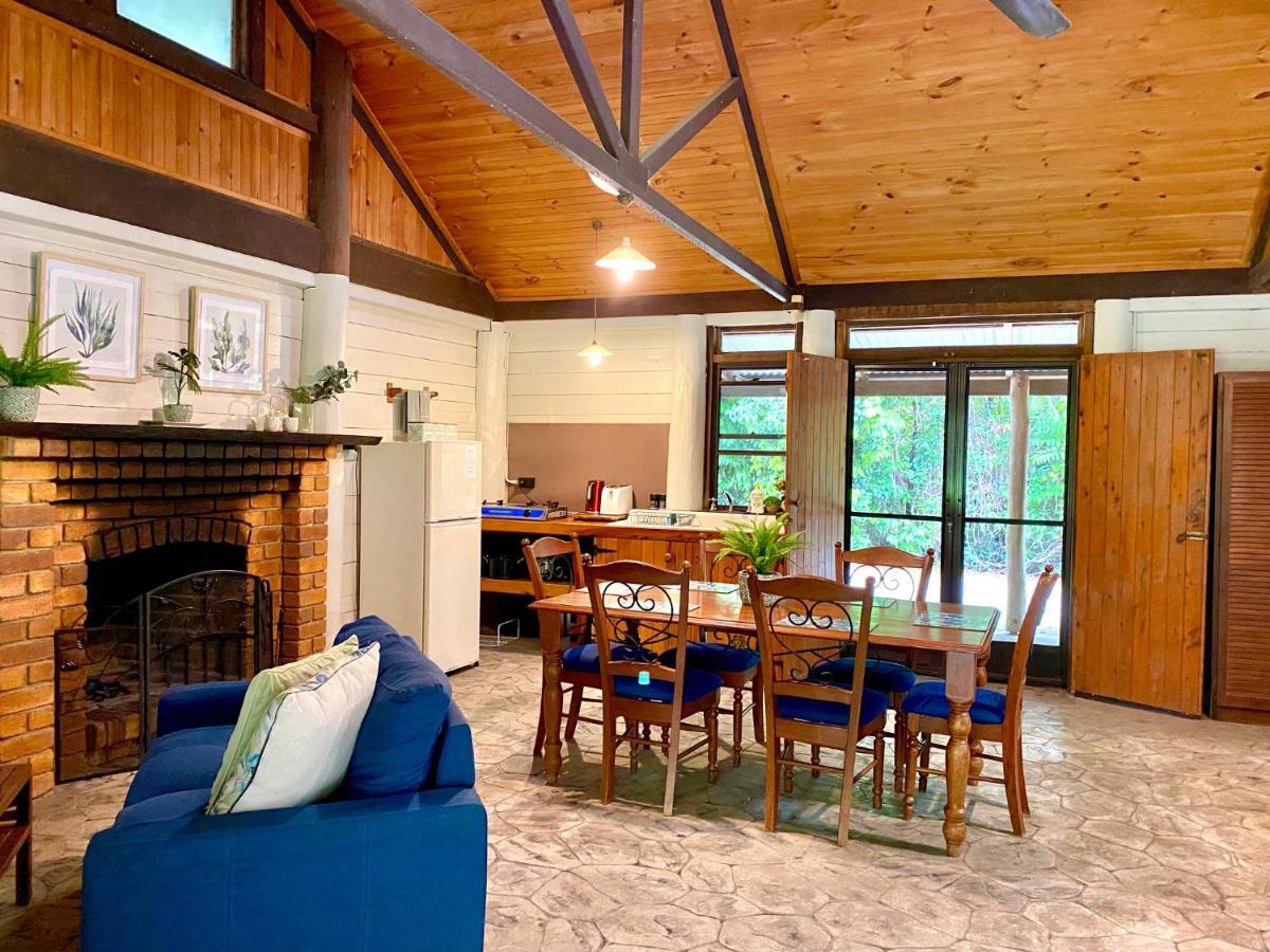 Ferns Hideaway Resort Byfield Esterno foto